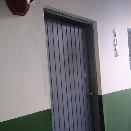 Hospedagem Primeira Quadra Da Praia Прая-Гранди Экстерьер фото